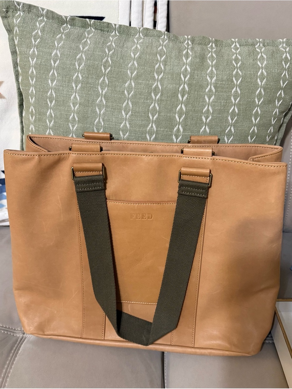 Feed leather laptop bag